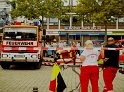 2 Denkmalkletterer hielten Feuerwehr und Polizei in Trapp Koeln Heumarkt P069